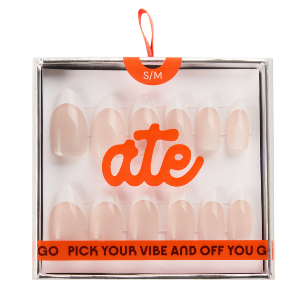 ATE Press On Nails Quiet Luxury S/M, champagne cat-eye nepnagels met melkwitte french tip