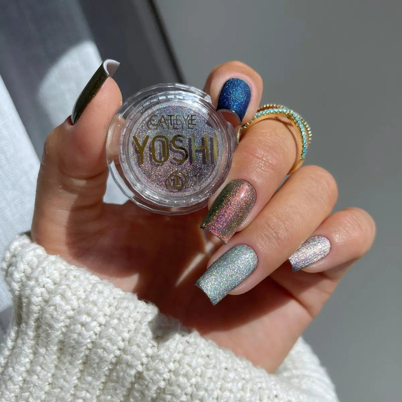 Yoshi Cat Eye Dust 2, nagelpoeder voor een magnetische Cat Eye of holografische finish, foto 5 van 7