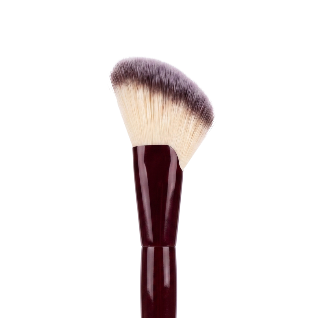 Boozyshop Flawless Angled Powder Brush, close-up van de schuine kwastkop op witte achtergrond