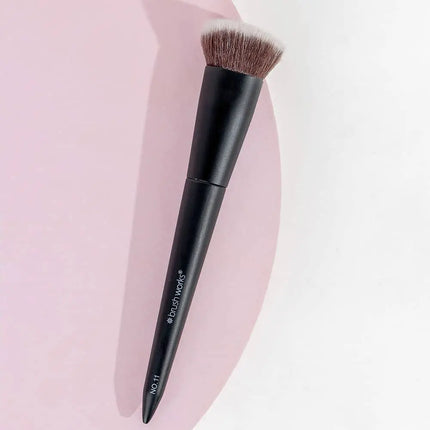 Brushworks No. 11 Flat Top Contour Brush