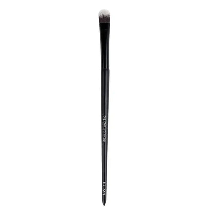 Brushworks No. 18 Flat Eye Brush