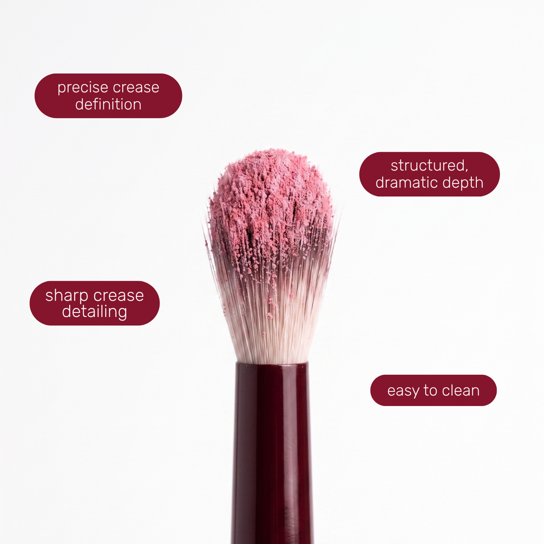 Kwastkop van de Boozyshop Flawless Defined Crease Brush met tekstlabels over het gebruik