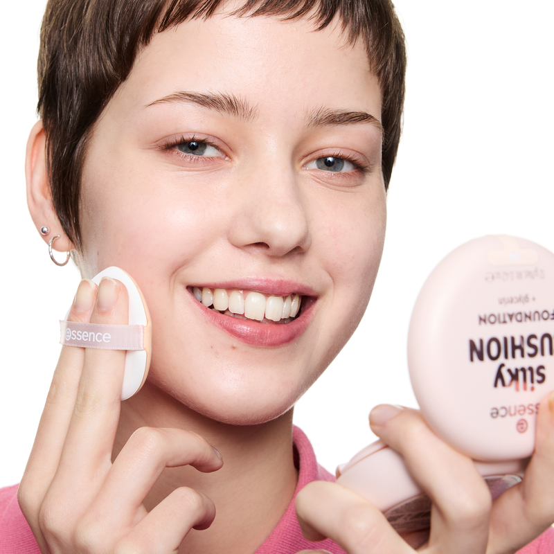 Essence Silky Cushion Foundation 168, foundation met zijdeachtige finish en medium dekking, foto 4 van 9