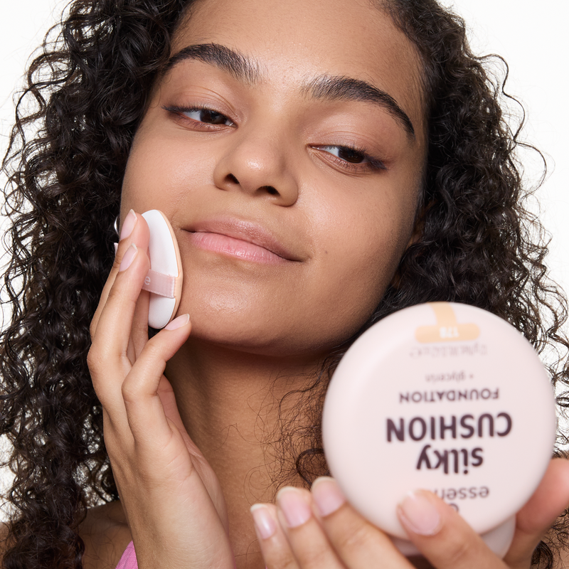 Essence Silky Cushion Foundation 170, vloeibare foundation met medium dekking, foto 8 van 9