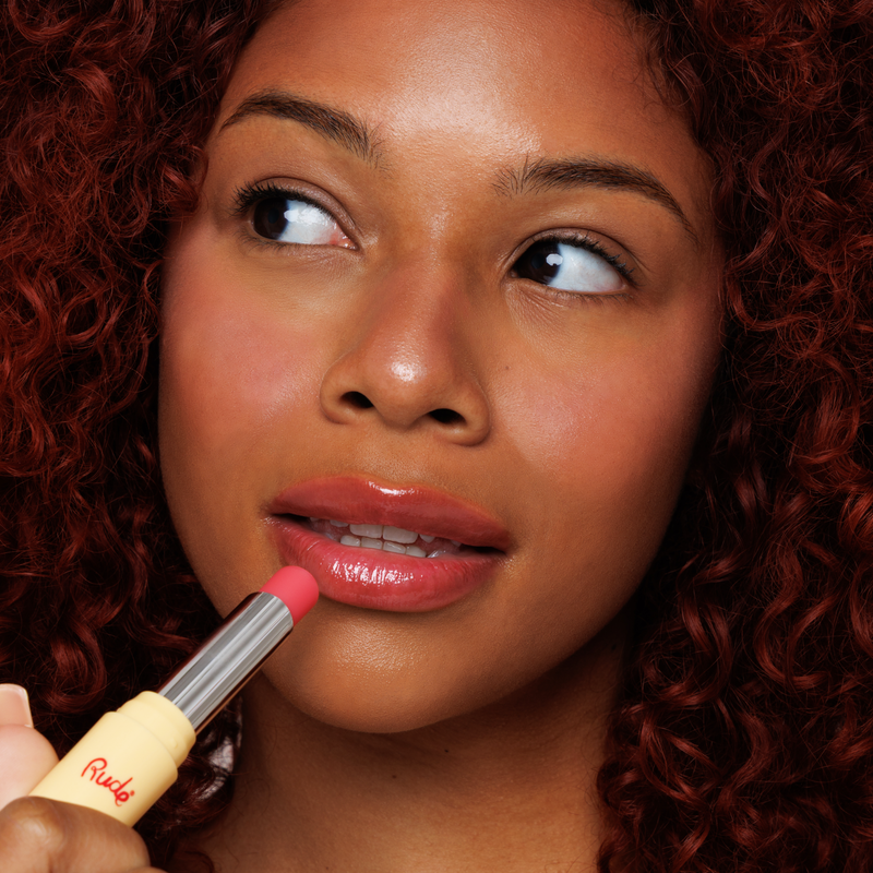 Rude Cosmetics The Glow Up! Glowing Lip Balm Sunny Glaze, hydraterende lippenbalsem met gepersonaliseerde kleur, foto 2 van 9