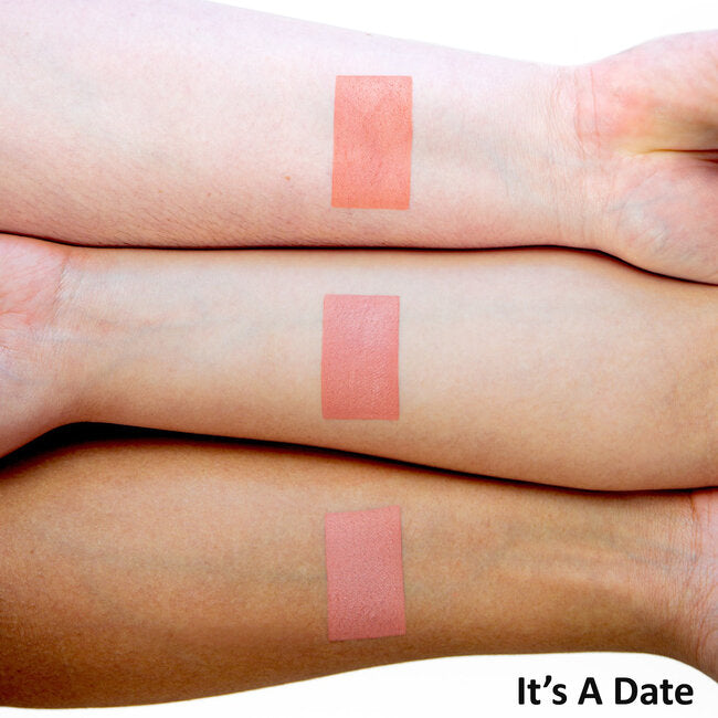 TheBalm Blush It’s A Date, zachte roze poederblush met vintage verpakking